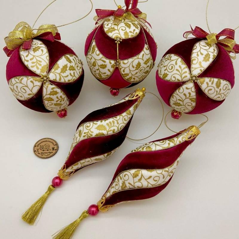 Rot-goldenes, handgemachtes Weihnachtskugel Set mit 3 Christbaumkugeln und 2 Eiszapfen aus Samt, mit Blattmotiven