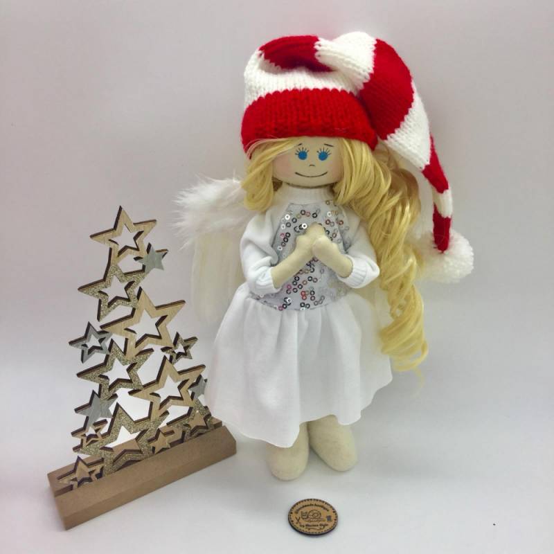 Weihnachtliche blonde Puppe mit blauen Augen und glitzerndem Kleid