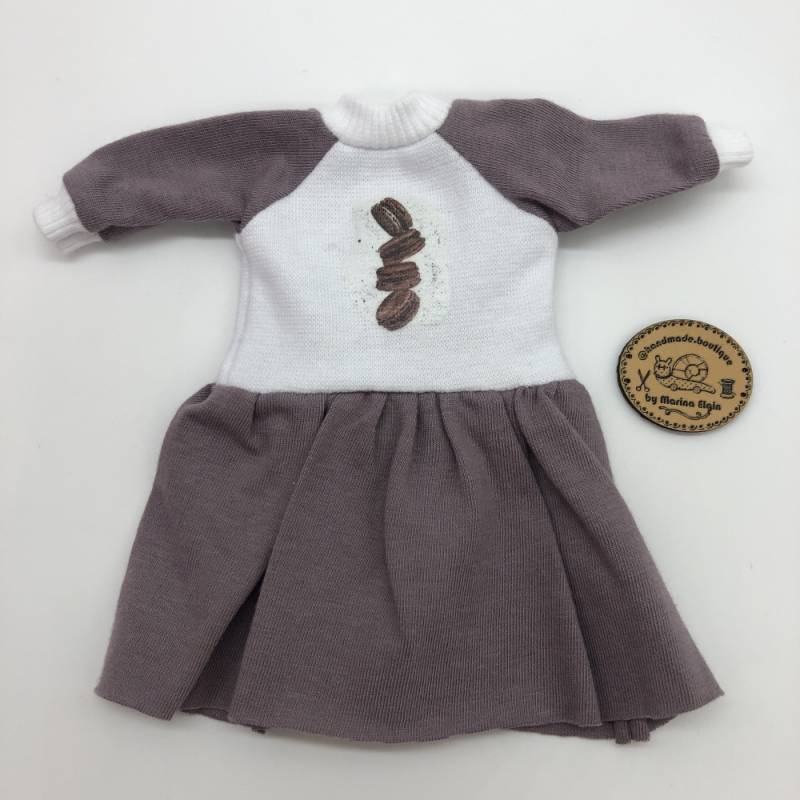 Taupe graues Kleid mit Cookies